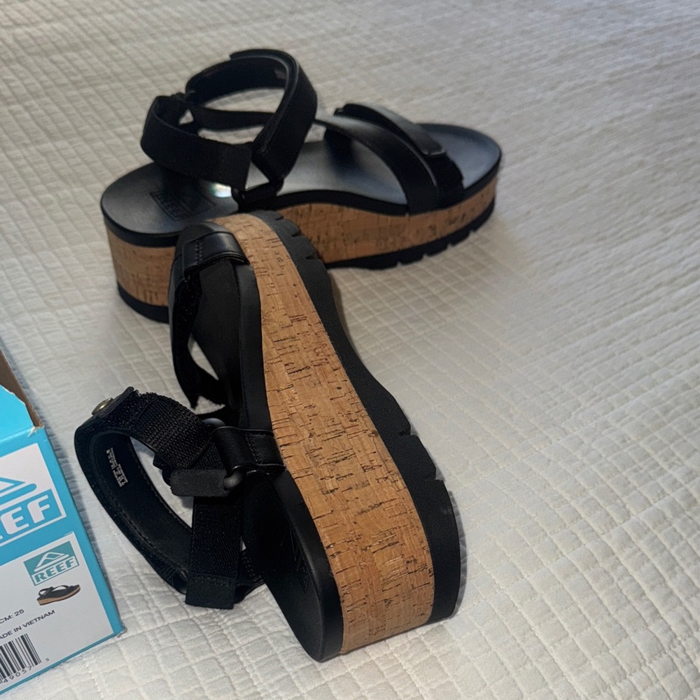 Reef Black Women's Platform Sandals - Picture 7 of 7